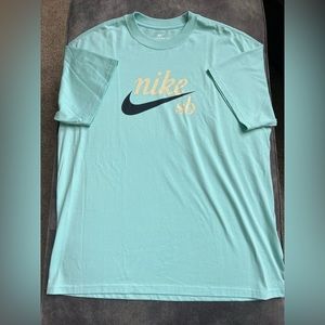 NIKE SB Chest Logo Mens Tee